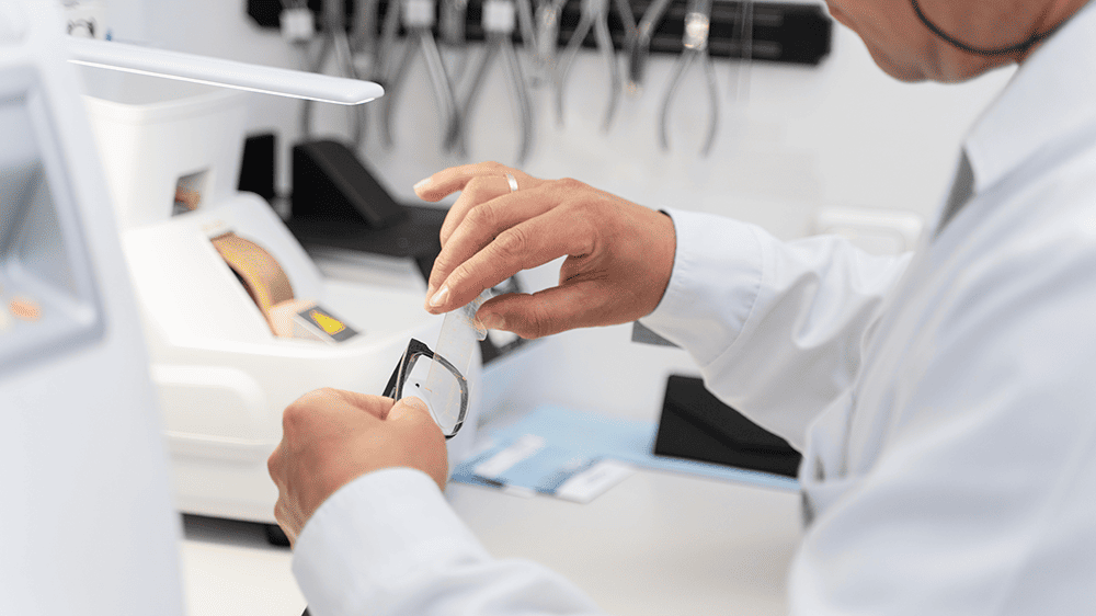 Lentes sob controle: rastreabilidade para otimizar seu laboratório óptico