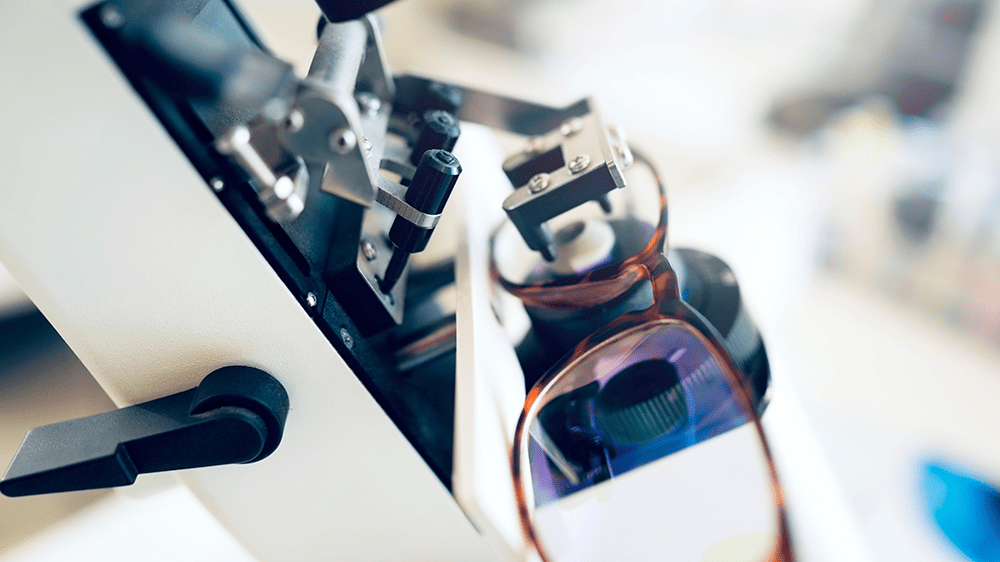 Laboratório Óptico e logística: práticas para entregar mais rápido com total segurança 2 laboratorio-optico-praticas-logistica-eficiente